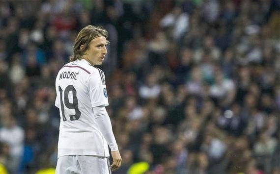 体坛联播｜CBA季后赛首轮上海对阵广东，哈兰德左脚踝受伤