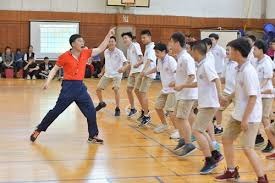 德扑读人误区：为何我们高估了肢体语言的可靠性？（德扑读人陷阱：为何肢体语言常被高估？）